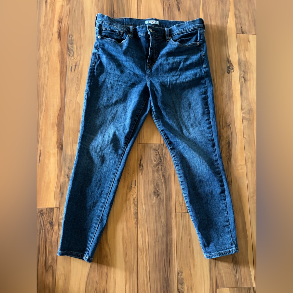 Lucky Brand womans Dark Blue Slim Jeans